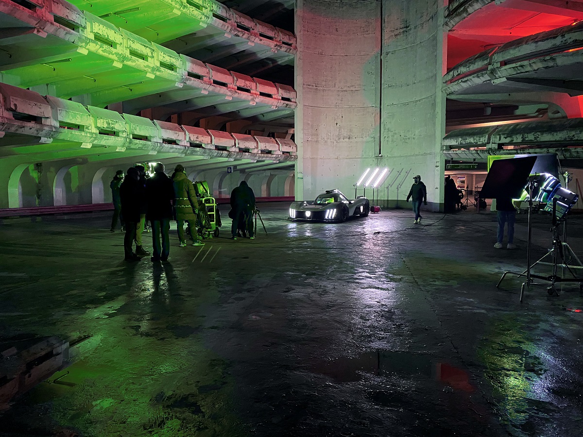 Гиперкар PEUGEOT 9X8 HYBRID получил совершенный дизайн